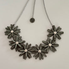 Daisy Collar