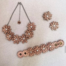 Daisy Collar