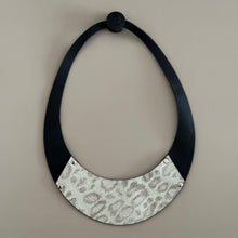 Collar Cuatro Tachas