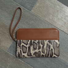 Recoleta Wristlet