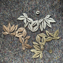 Menta Leaf Collar