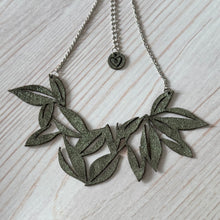 Menta Leaf Collar